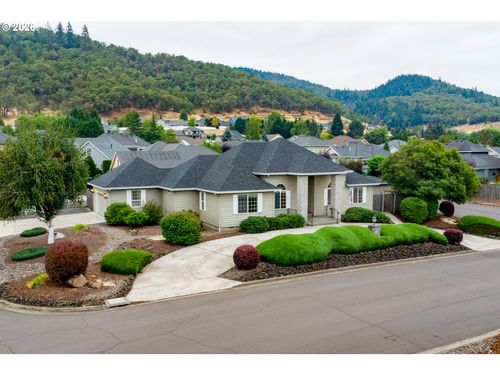 147 Wingfoot Ct, Winchester, OR, 97495-8923 | Card Image