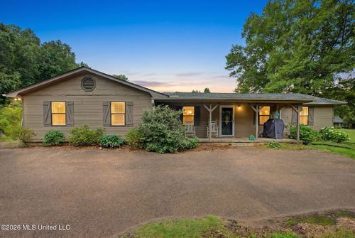 282 Wallace Dr, Coldwater, MS, 38618-3062 | Card Image