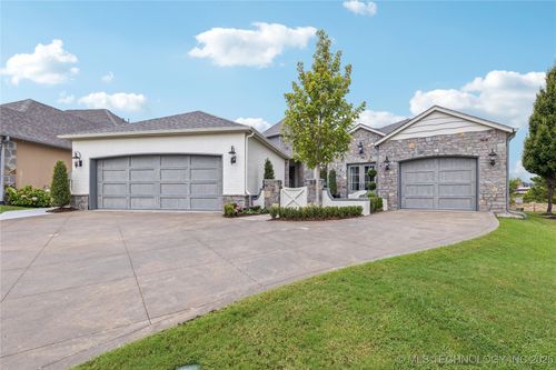 8406 S Nogales Avenue, Tulsa, OK, 74132 | Card Image