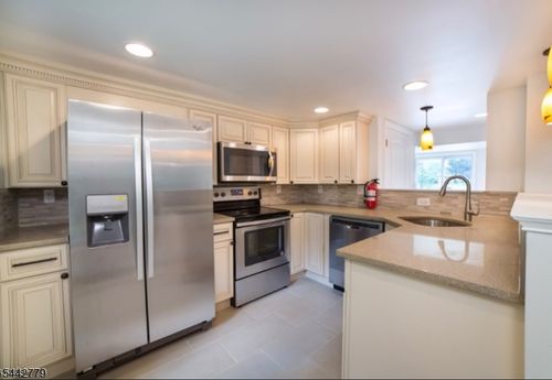 32 E Shore Trl, Hardyston, NJ, 07460-1317 | Card Image