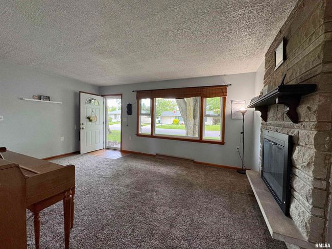 940 Memorial Dr, House other with 3 bedrooms, 2 bathrooms and null parking in Macomb IL | Image 4