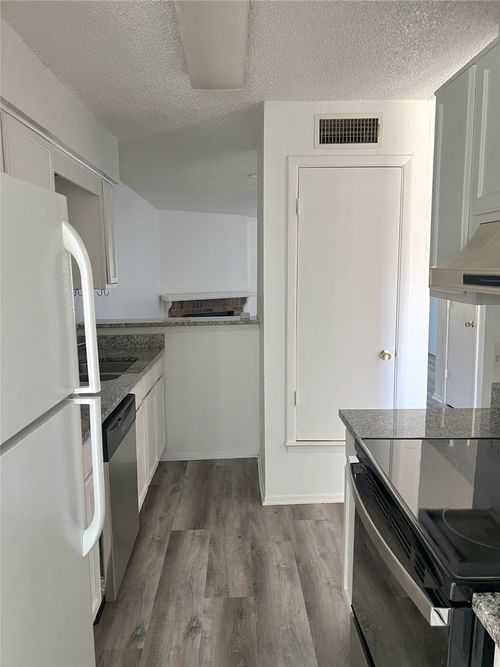 103 S Las Vegas Trl, White Settlement, TX, 76108-2341 | Card Image