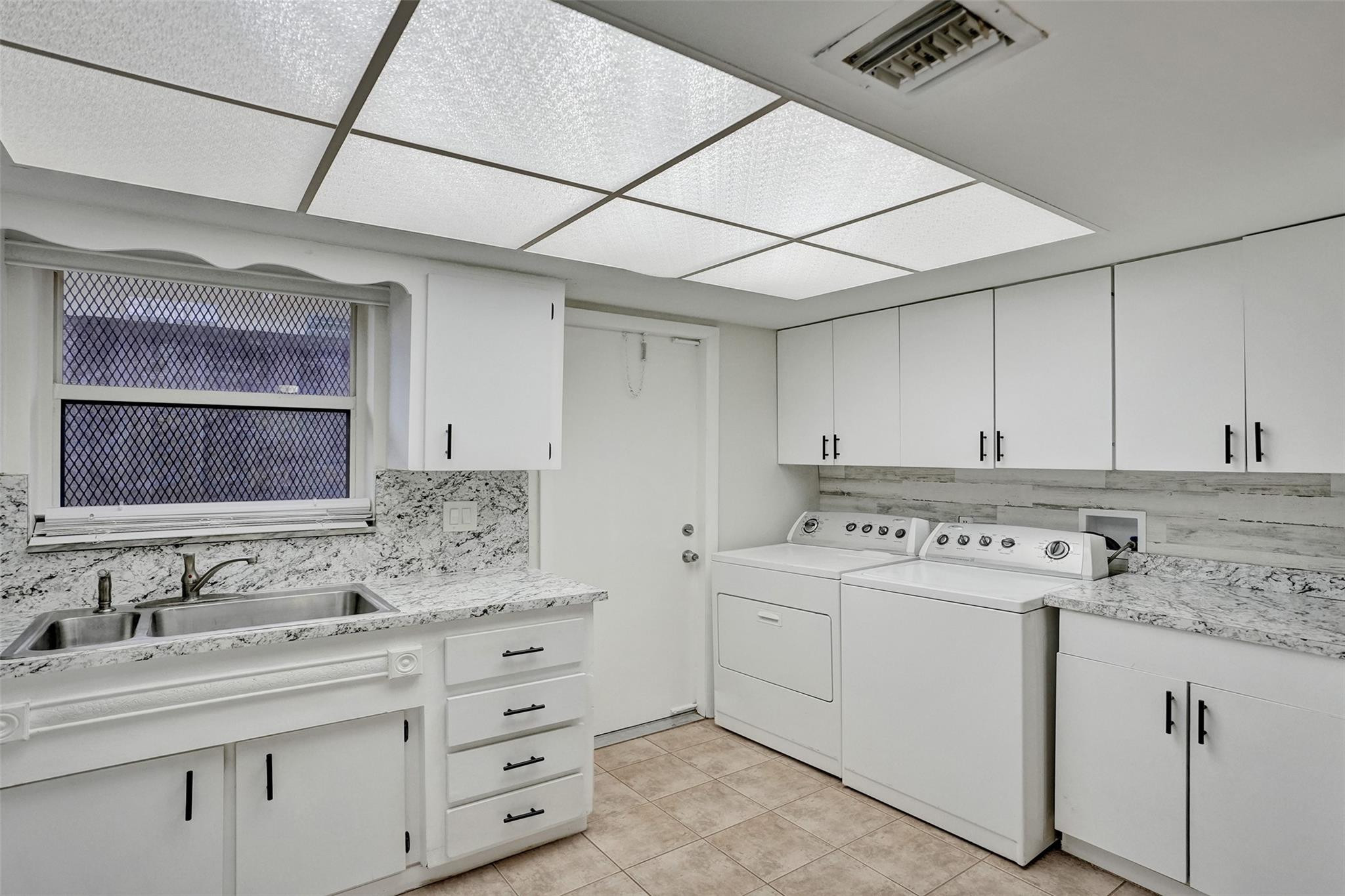 Residential Lease in Oakland Park 5