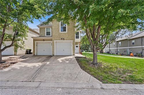800 S Woodson Ct, Gardner, KS, 66030-8411 | Card Image