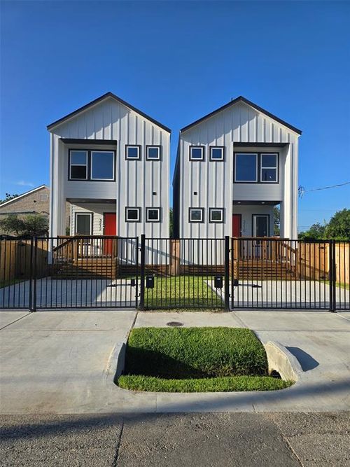 3212 Retta St, Houston, TX, 77026-6125 | Card Image