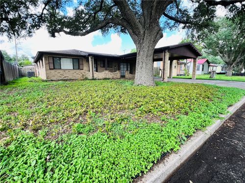 762 Glendale St, Alice, TX, 78332-3826 | Card Image