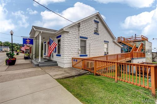 111 E Main St, Grafton, IL, 62037-1120 | Card Image