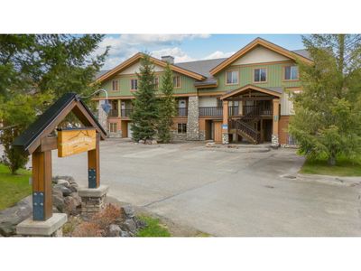 201D - 33 Rivermount Pl, Condo with 3 bedrooms, 2 bathrooms and 2 parking in Fernie BC | Image 1