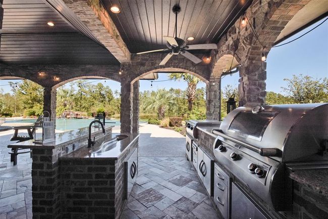 Upgraded outdoor kitchen appliances | Image 41