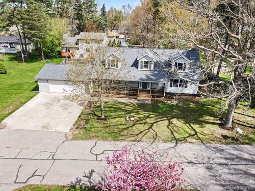 2473 Rose St, Howell, MI, 48843-8462 | Card Image