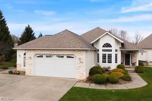 9418 Scottsdale Dr, Broadview Heights, OH, 44147-2358 | Card Image