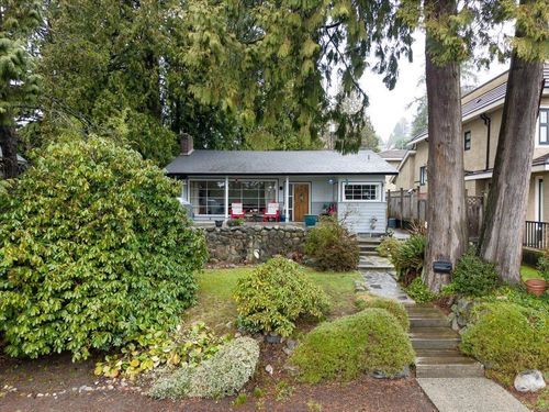 322 E 25th St, North Vancouver, BC, V7N1A3 | Card Image
