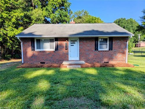 605 Oakhurst St, Kernersville, NC, 27284-2272 | Card Image
