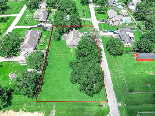 49 Robin Dr, Alvin, TX, 77511-9133 | Card Image