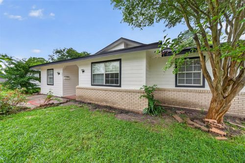907 S 3rd St, La Porte, TX, 77571-5023 | Card Image