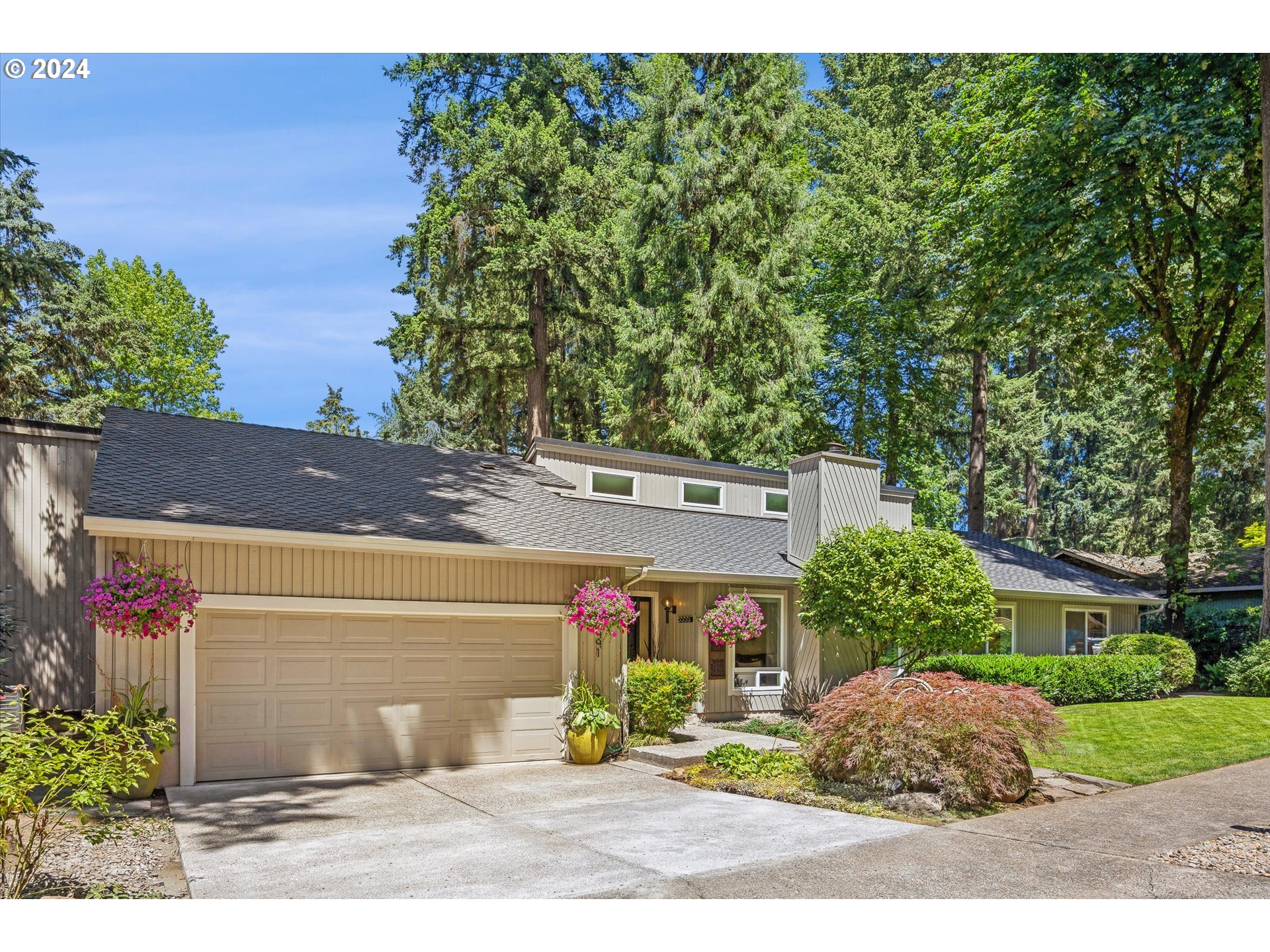 Centerwood St, Lake Oswego, OR 97035