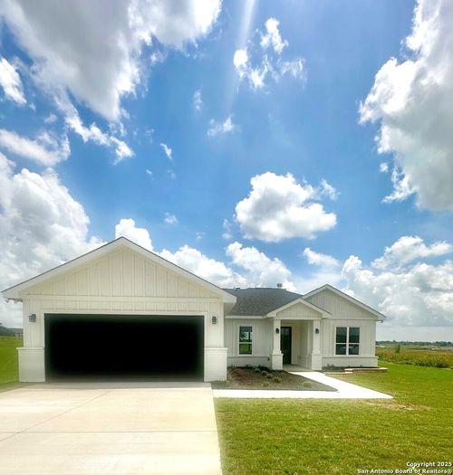 181 Pine Valley Dr, La Vernia, TX, 78121-3975 | Card Image