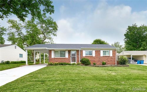 2988 Joyce Ct, Maryland Heights, MO, 63043-1352 | Card Image