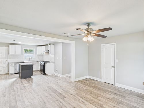 610 Erie St, Cleburne, TX, 76031-1925 | Card Image