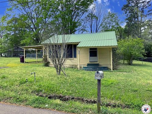 605 Pecan St, Queen City, TX, 75572-9658 | Card Image