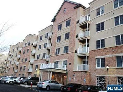 2106 Windsor Park Ct, Englewood, NJ, 07631-4977 | Card Image