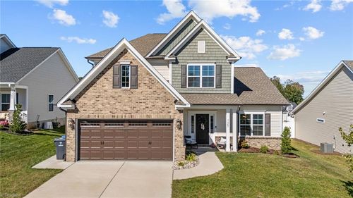 7267 Huntgate Dr, Kernersville, NC, 27284-6860 | Card Image