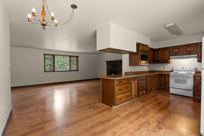 Kitchen | Image 11