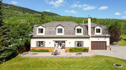 626 1 Avenue, Beaver Mines, AB, T0K1W0 | Card Image