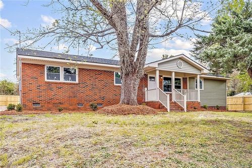 1604 Crescent Dr, Spring Lake, NC, 28390-2216 | Card Image