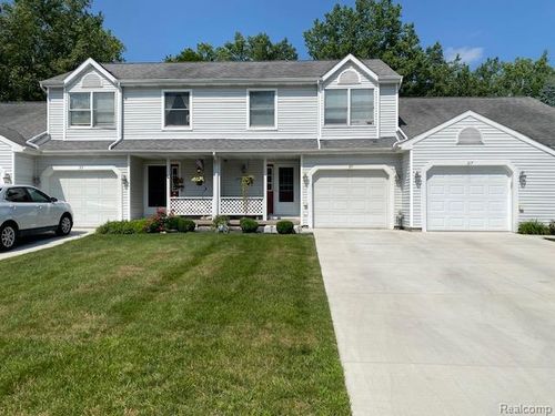 315 Meadow Pointe Dr, Fenton, MI, 48430-3260 | Card Image