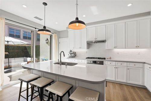 152 Newburry, Irvine, CA, 92618-3542 | Card Image