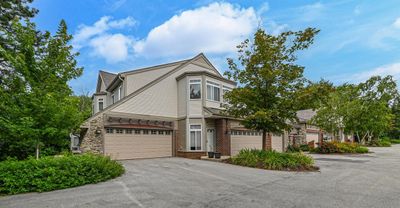 18405 W Wisconsin Avenue, Condo with 2 bedrooms, 2 bathrooms and null parking in BROOKFIELD WI | Image 3