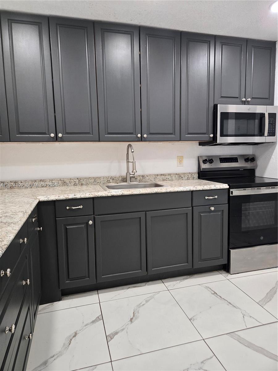 Residential Lease in Dania Beach 3
