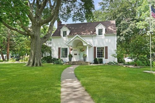 1002 Prospect Blvd, Waterloo, IA, 50701-4930 | Card Image