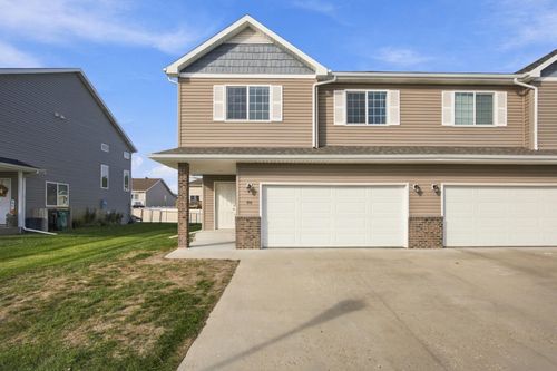 916 Eaglewood Ave W, West Fargo, ND, 58078-8449 | Card Image
