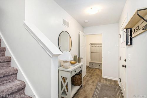 594 Anne Ave, Brighton, MI, 48116-3504 | Card Image