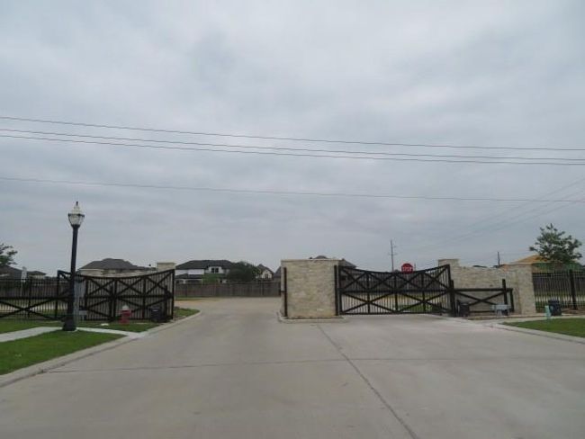 This is a second gate on South Pointe Dr. | Image 6