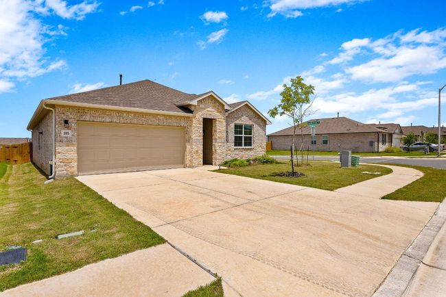 305 Evergreen Sumac Loop, House other with 4 bedrooms, 2 bathrooms and 2 parking in Kyle TX | Image 16