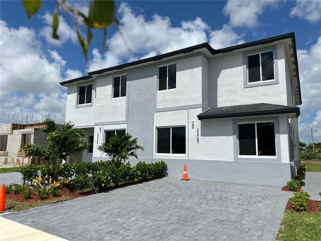 B - 22535 Sw 125 Ave, Townhouse with 5 bedrooms, 3 bathrooms and null parking in Miami FL | Image 1