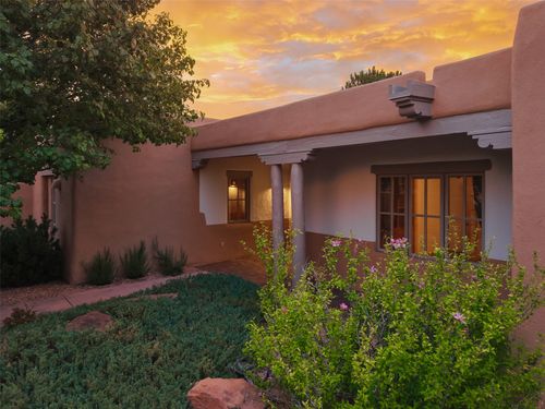 658-3101 Old Pecos Trl, Santa Fe, NM, 87505-9546 | Card Image