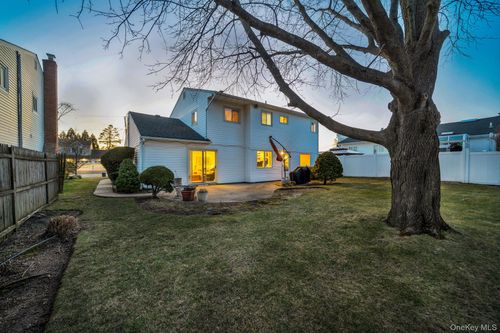 3147 Denton Dr, Merrick, NY, 11566-5114 | Card Image