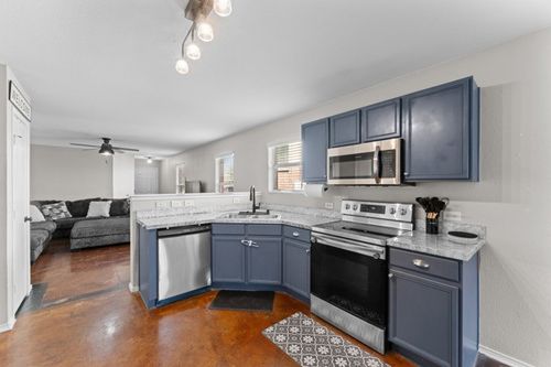 6724 Meadow Way Ln, Fort Worth, TX, 76179-4242 | Card Image