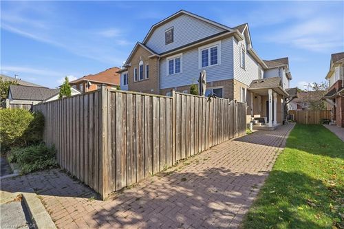 148 Rockhaven Lane, Waterdown, ON, L8B0J5 | Card Image