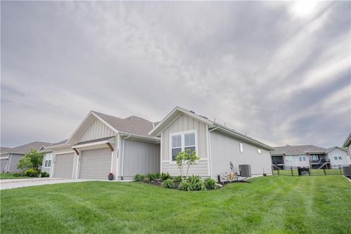 5008 N 145th St, Basehor, KS, 66007-3094 | Card Image