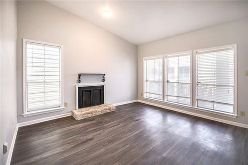 93-2529 Rio Grande St, Austin, TX, 78705-4511 | Card Image