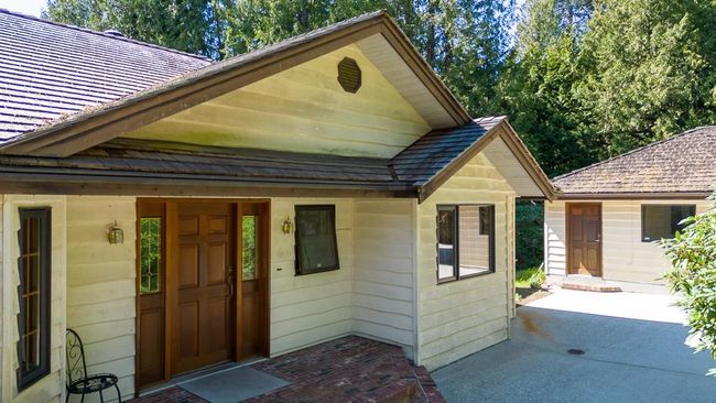 Property entrance featuring a patio area | Image 10