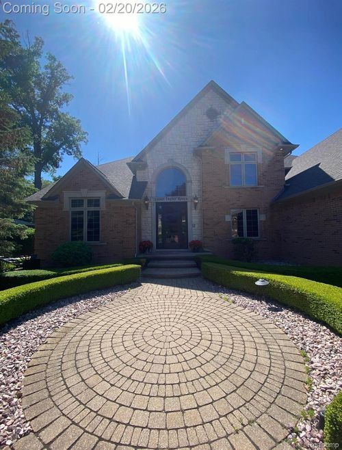 53987 Trent River Dr, Shelby Twp, MI, 48315-1438 | Card Image