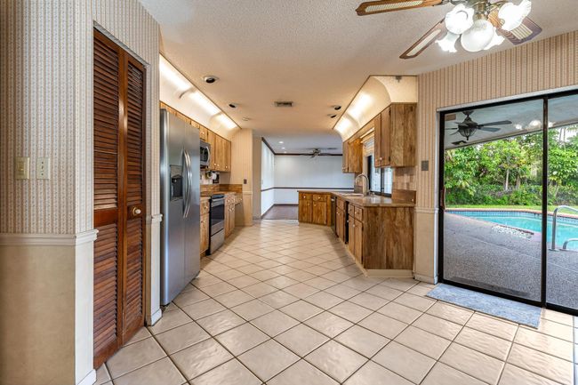 648 Nw 100 Th Ln, House other with 4 bedrooms, 2 bathrooms and null parking in CORAL SPRINGS FL | Image 7