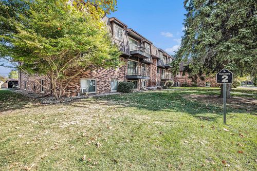 211 Riviera Dr, Saint Clair Shores, MI, 48080-1534 | Card Image