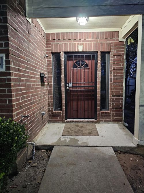 4611B Briscoe St, Houston, TX, 77051-2074 | Card Image